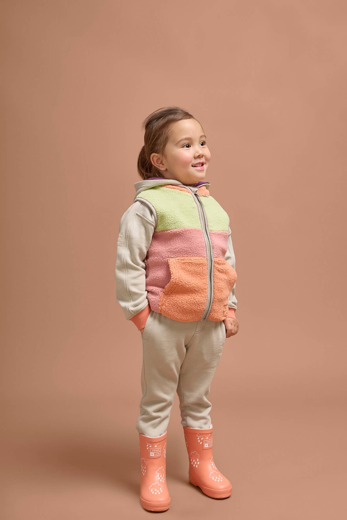 Grass & Air Aurora Pink borgvest set fra siden