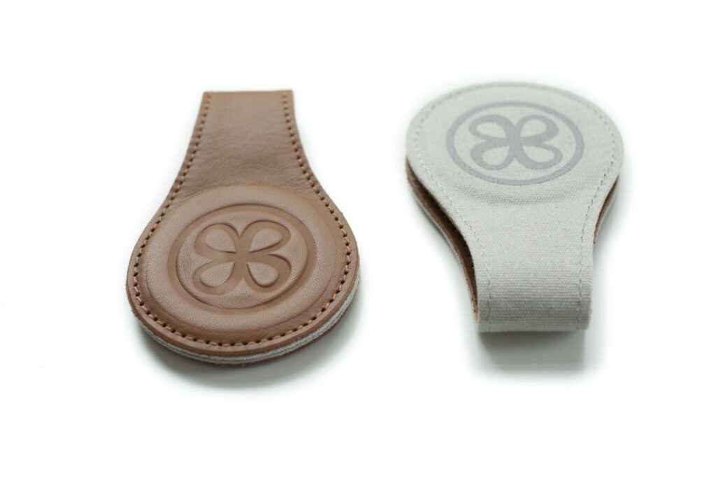 Cloby Magnetische Swaddle Clip - Bruin Leer - Swaddle Clips - MamaMilla
