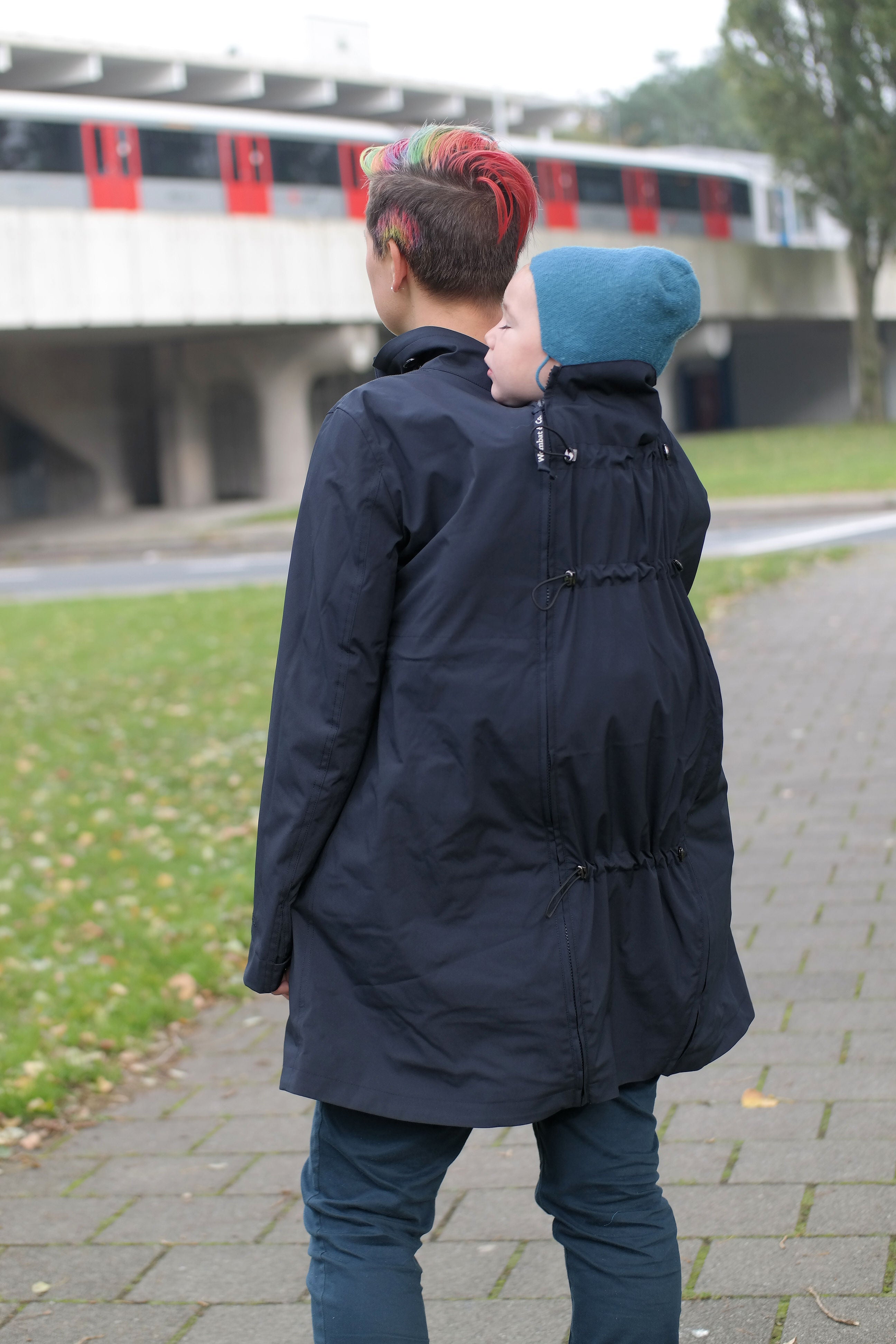 Wombat & Co. KOWARI 4-in-1 zwangerschaps-/draagjack voor het hele jaar - Marineblauw - Draagjack - MamaMilla