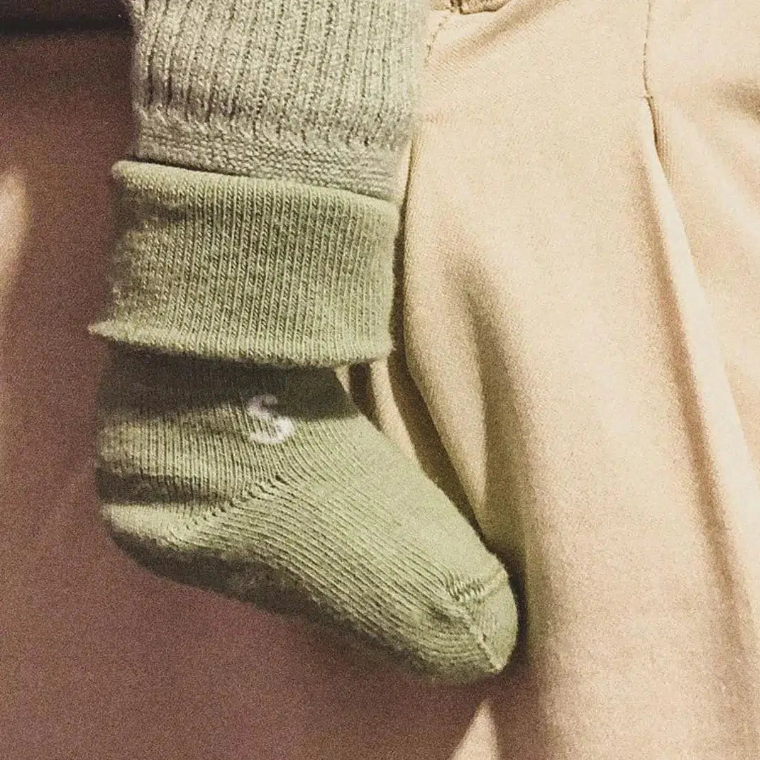 STUCKIES sokken voor newborn met naadloze teen en "blijf aan" - 4 stuks - Tides - Sokken - MamaMilla