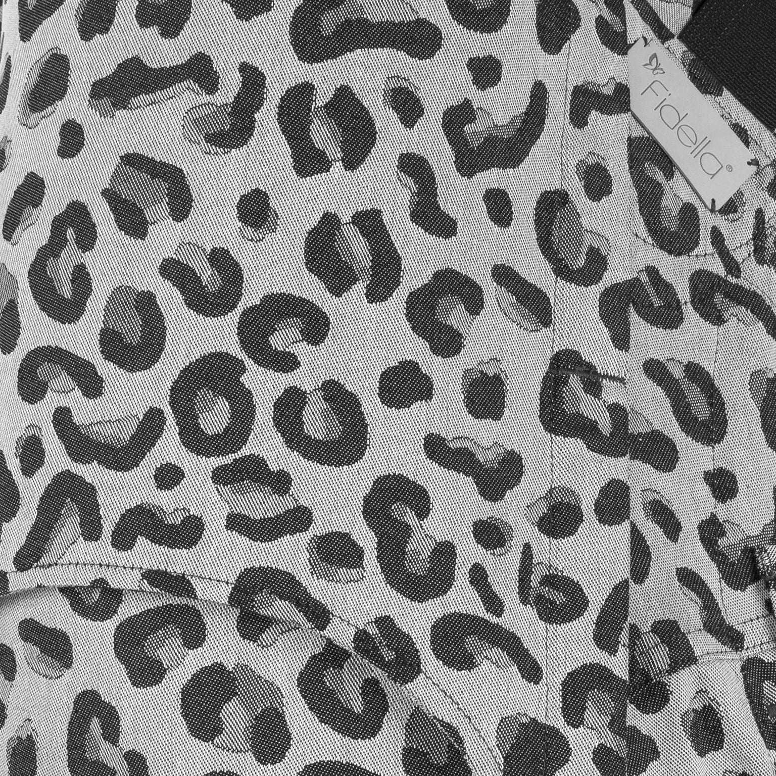 Fidella Fusion Fullbuckle Draagzak - Leopard Silver - Babydraagzak - MamaMilla
