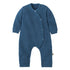 Gebreide onesie van merinowol – duifblauw – biologische babykleding van Disana