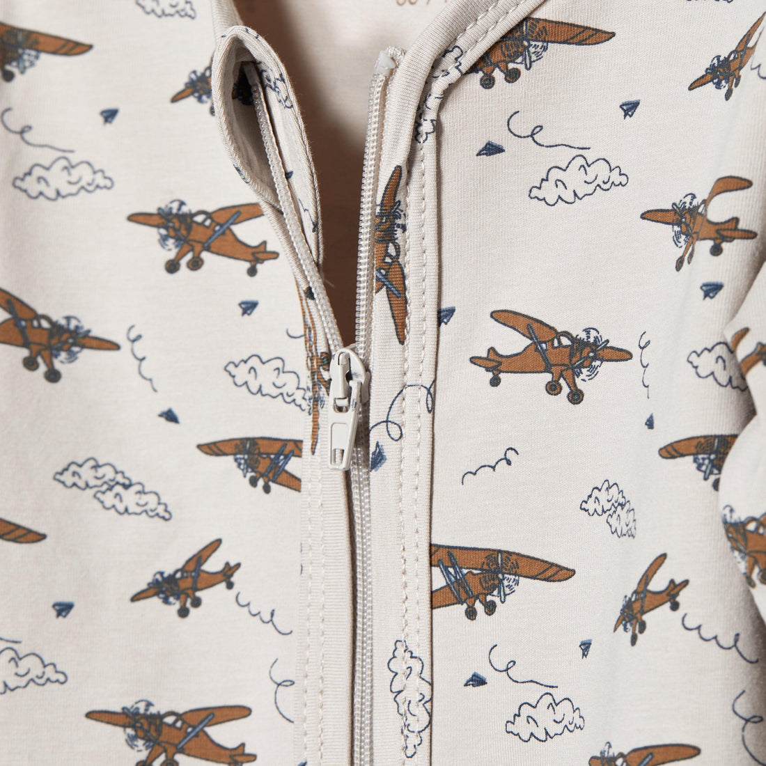 Fixoni jumpsuit/nachtpak met voetjes - Vliegtuigen - India Inkt - Jumpsuit - MamaMilla