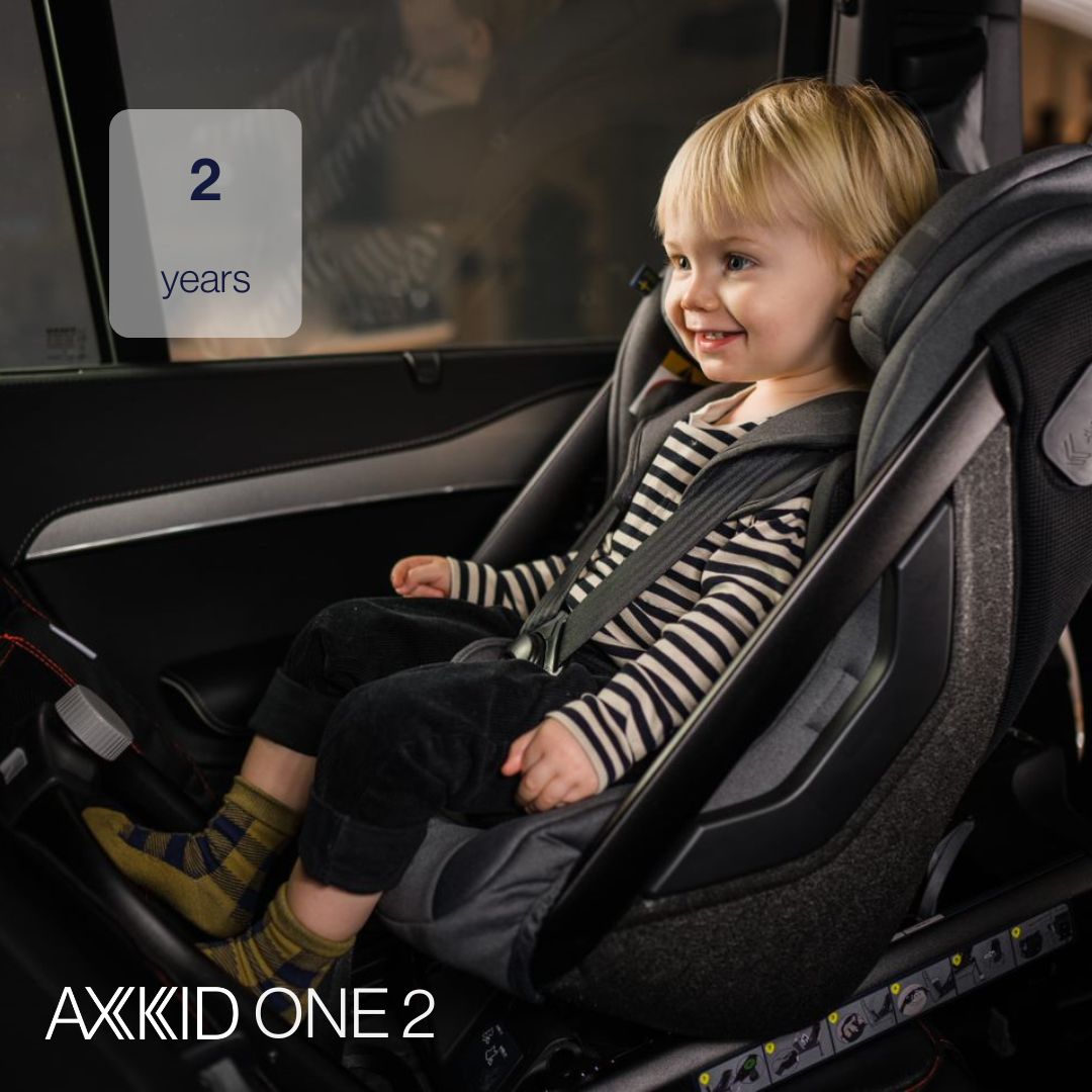 Axkid ONE 2 - Tar - iSize 61-125 cm - TENTOONSTELLING - 61-125 cm (3 maanden tot 7 jaar) - MamaMilla