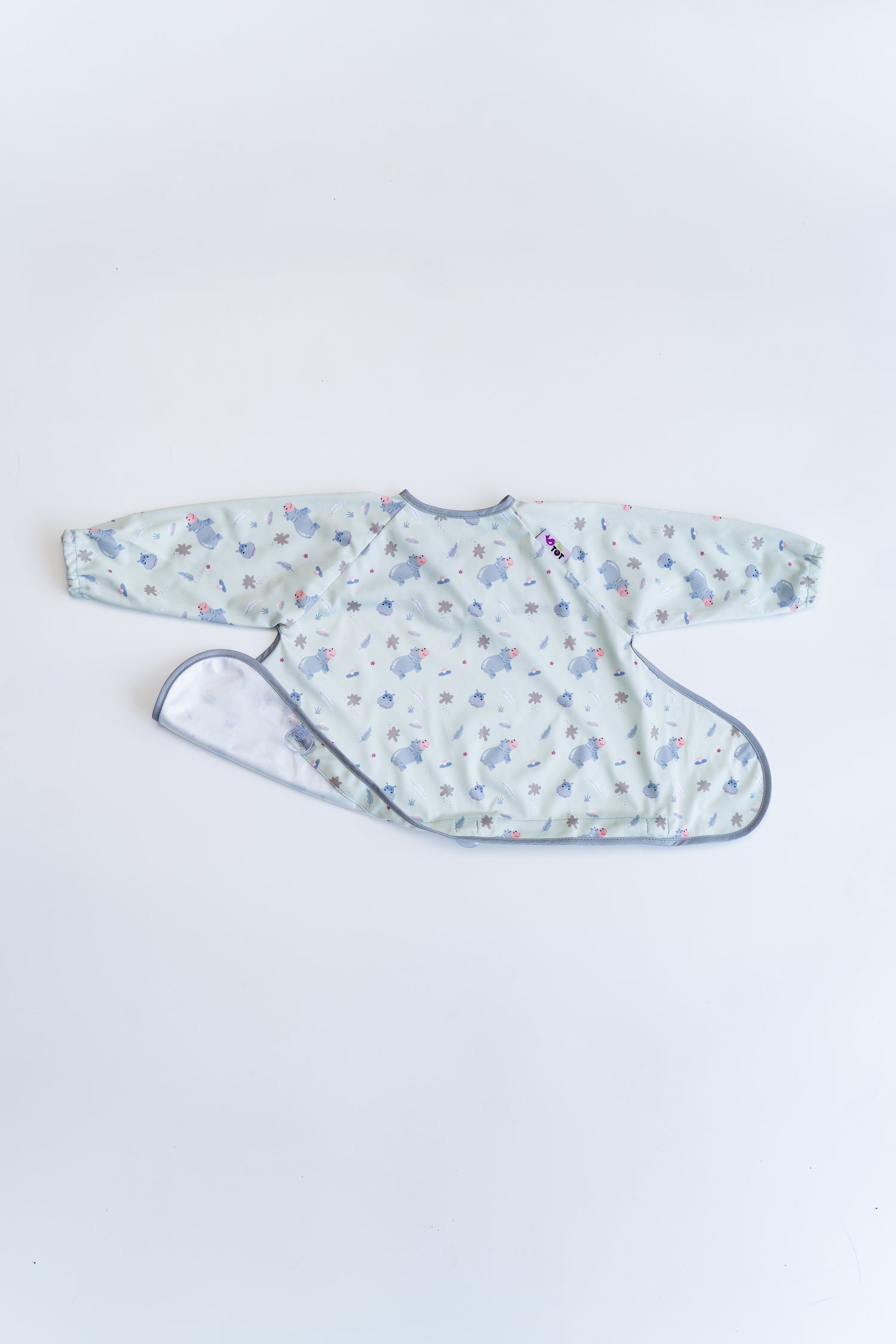 Tidy Tot Slab met Zuignap (lange mouwen) - Blauw Hippo - Slab met mouwen - MamaMilla