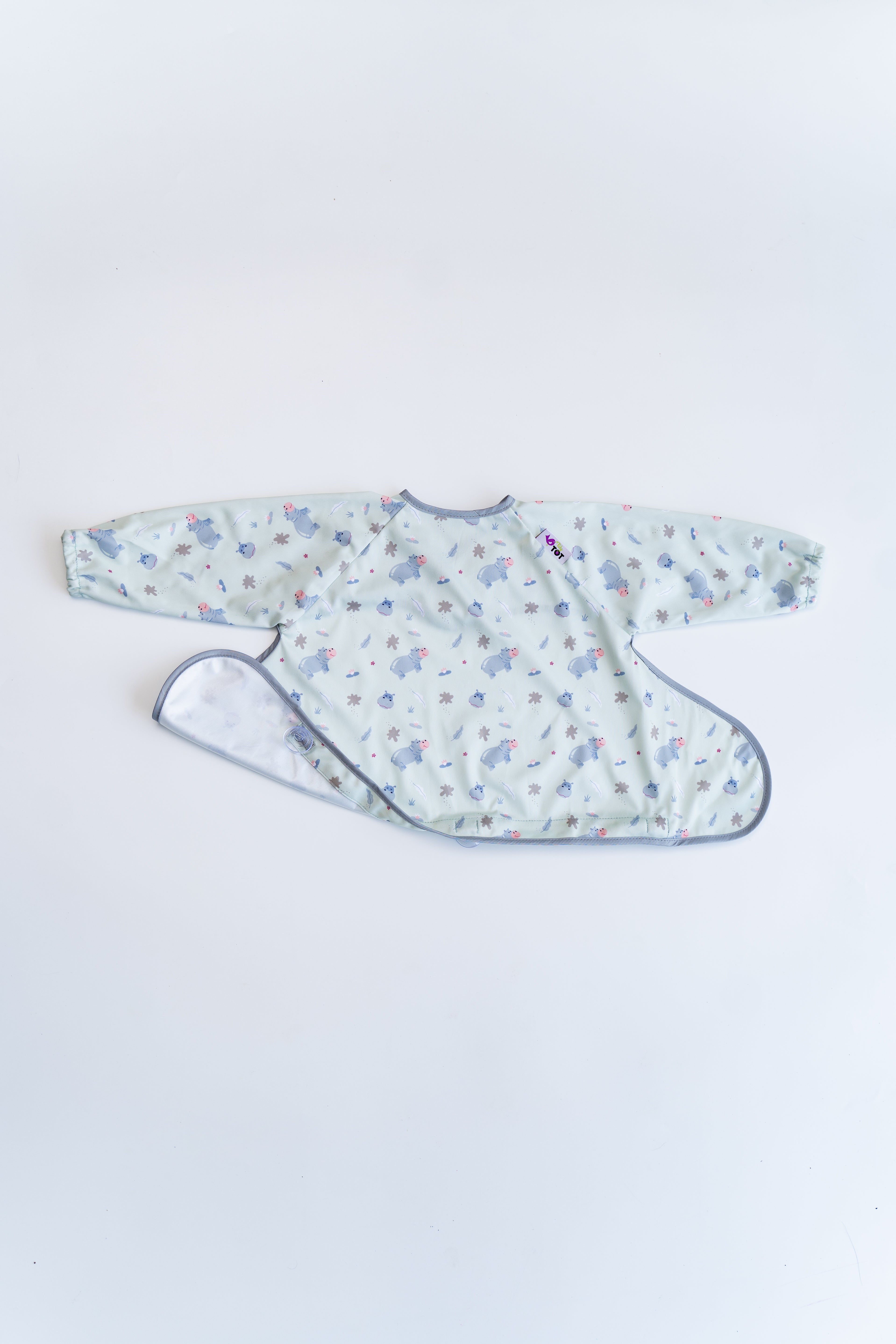 Tidy Tot Slab met Zuignap (lange mouwen) - Blauw Hippo - Slab met mouwen - MamaMilla
