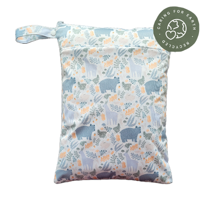 Het Zweedse bos | Wetbag medium: Dimgrön - - MamaMilla