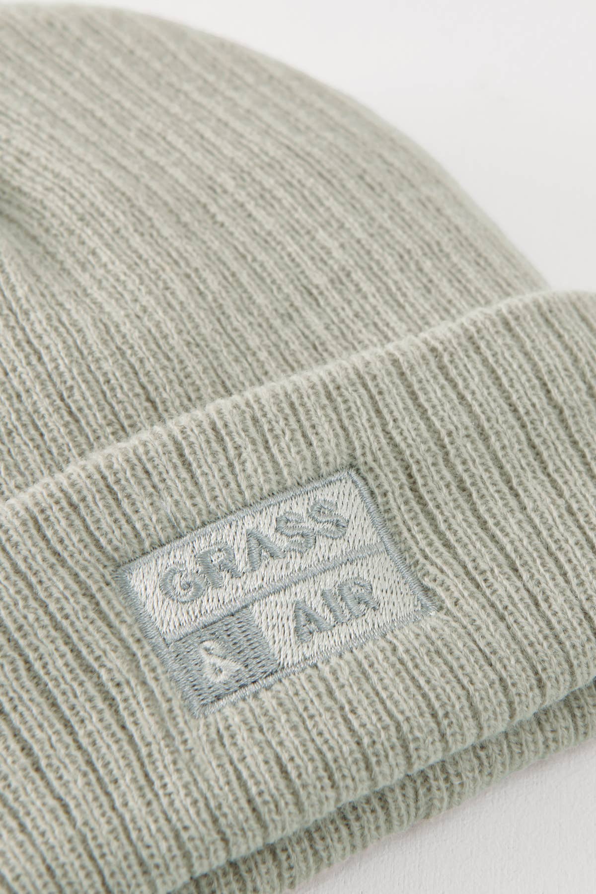 Grass &amp; Air grå strikhue mønster
