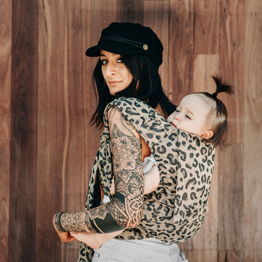 Fidella FlyClick Draagzak - Leopard Gold - Baby - draagzak - MamaMilla