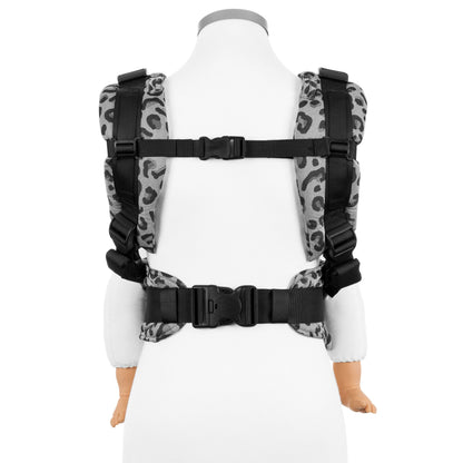 Fidella Fusion Fullbuckle Draagzak - Leopard Silver - Babydraagzak - MamaMilla