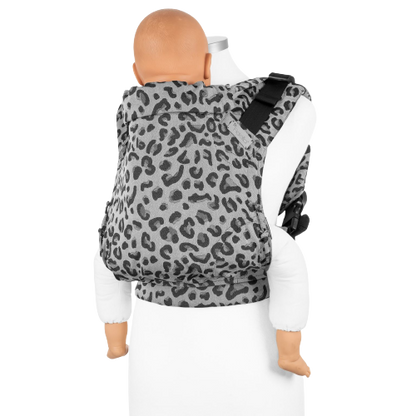 Fidella Fusion Fullbuckle Draagzak - Leopard Silver - Babydraagzak - MamaMilla