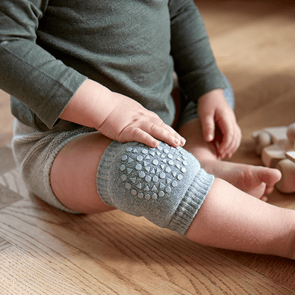 GoBabyGo kniebeschermers met antisliprubber - Grijs gemêleerd - Kniebeschermers - MamaMilla