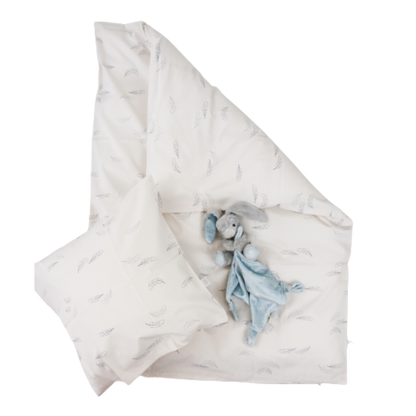 MamaMilla babybedje van biologisch katoen - Blauwe veren - Babybedje - MamaMilla