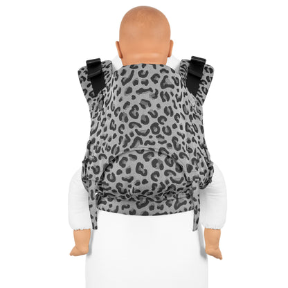 Fidella Fusion Fullbuckle Draagzak - Leopard Silver - Babydraagzak - MamaMilla